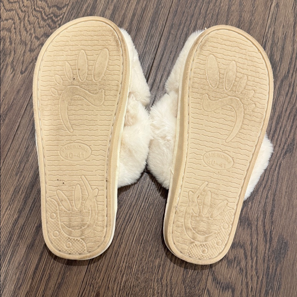 Women’s White Faux Fur Cross Band Slippers, Size 9.5 - 10 - Picture 2 of 2